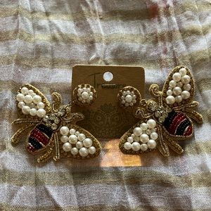 Treasure Glitzy Bee 🐝 Earrings